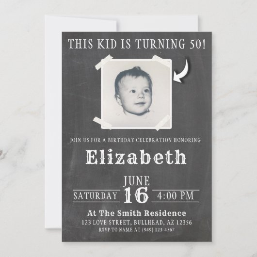 Chalkboard Dit Kind maakt de Adult Photo Invite Kaart (Voorkant)