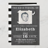 Chalkboard Dit Kind maakt de Adult Photo Invite Kaart (Voorkant / Achterkant)