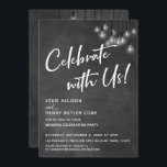 Chalkboard Edison Licht Modern Celebrate met ons Kaart<br><div class="desc">In dit bruiloft-thema ontwerp heb ik een elegante, moderne calligrafische doopvont gebruikt om een witte grafische typografische bekleding te creëer die "Met ons vieren!" lezen. Aan beide zijden was de achtergrond bedekt met een afbeelding dat een getextureerd krijtbord weergeeft. Het bekleden dat een cluster van ronde witte lichten van Edison...</div>