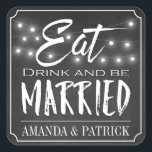 Chalkboard Eet Drink en Wees getrouwd Huwelijksgun Vierkante Sticker<br><div class="desc">Chalkboard Eat Drink en Be Married Wedding Favor Stickers - beschikt over een krijtbordachtergrond met snaarlampen en fancy,  krijtachtige lettertypen. Gebruik ze op geschenken,  achterkant van enveloppen en meer.</div>