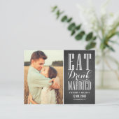 Chalkboard Eet Drink en wees getrouwd Save the Dat Aankondigingskaart (Staand voorkant)