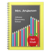 Chalkboard en gekleurde docent Pencils Notitieboek (Voorkant)