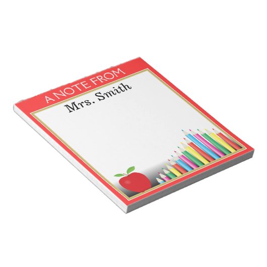 Chalkboard en gekleurde penningen een opmerking va notitieblok (Schuin)