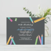 Chalkboard en Pencils Invitation Kaart (Staand voorkant)