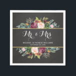 Chalkboard Floral Mr en Mrs Wedding Servet<br><div class="desc">Een trendy krijtbord achtergrond contrasteert prachtig met de bloemige elementen in deze gepersonaliseerde bruiloft servet. Kleuren in de bloemstukken zijn bordeauxrood,  roze en sinaasappel met veel groen. Alle tekst kan worden aangepast met uw informatie. Dit servet is een leuke keuze voor herfst- of winterbruiloften.</div>
