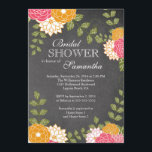 Chalkboard Floral Mums Flower Vrijgezellenfeest Kaart<br><div class="desc">Begin meteen met uw stijlvolle vrijgezellenfeest in de lente met onze verbluffende en moderne kassabels voor de florale bridale douche. Onze uitnodiging voor de douche van de bloemenbruiloft is voorzien van prachtige roze, oranje en witte mamma's en zinnia-bloemen, met groene fernbladeren op een moderne zwarte achtergrond. Perfecte florale uitnodiging voor...</div>