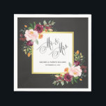 Chalkboard Floral Wedding Mr en Mrs. Servet<br><div class="desc">Vloeiende bouquets van Bourgogne,  roze en oranje rozen en groenery spuilen over de hoeken van dit trouwservet. Met "Mr. & Mrs.' tekst in script bloeit over de nieuwe bruid en groom's naam en trouwdatum,  jullie zijn allemaal klaar voor een geweldige trouwreceptie of feest.</div>