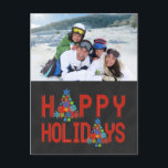 CHALKBOARD FOTO HOLIDAY GREETING | RED FEESTDAGENKAART<br><div class="desc">Een moderne CHALKBOARD PRETTIGE FEESTDAGEN BRIEFKAART kaart met een leuk ontwerp door ontwerper Elke Clarke© voor Monogram Gallery. Vet, rood tekstontwerp in de doopvont van het Lint met een sneeuwvlokpatroon in de vorm van een kerstboom op een BLACK CHALKBOARD achtergrond. VOEG UW EIGEN FOTO IN PLAATS VAN DE MONSTERFOTO TOE...</div>
