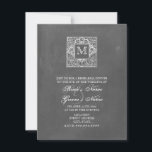 Chalkboard geïnspireerd monogram repetitief diner kaart<br><div class="desc">Een huwelijksrepetitie met een uitnodiging voor het avondeten met een krijgsraad geïnspireerde achtergrond aan beide zijden.  Pas de voortekst en het monogram aan binnen decoratief vierkant.</div>