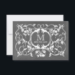 Chalkboard geïnspireerde Rozen Monogram opslaan Da Save The Date<br><div class="desc">Een  geïnspireerde monogram bruiloft bespaart de datum met een bord geïnspireerd op achtergrond met rozen vooraan. Pas de tekst aan de achterzijde aan.</div>