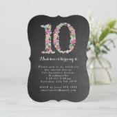 Chalkboard Girls Floral 10th Birthday Party Invite Kaart (Staand voorkant)