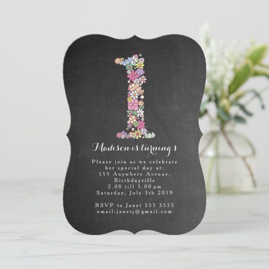 Chalkboard Girls Floral 1st Birthday Party Invite Kaart (Staand voorkant)