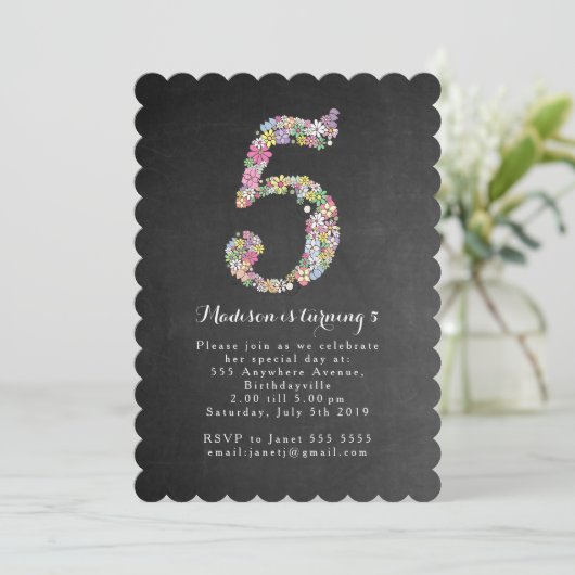 Chalkboard Girls Floral 5th Birthday Party Invite Kaart (Staand voorkant)