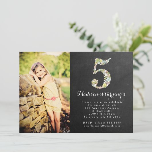Chalkboard Girls Floral 5th Birthday Party Invite Kaart (Staand voorkant)