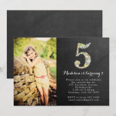 Chalkboard Girls Floral 5th Birthday Party Invite Kaart (Voorkant / Achterkant)