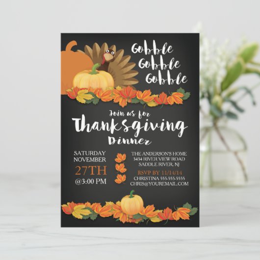 Chalkboard Gobble Turkije Thanksgiving Uitnodiging (Staand voorkant)