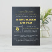 Chalkboard Golden B"H Bar Mitzvah Uitnodiging (Staand voorkant)