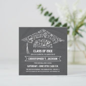 Chalkboard Graduation Cap Invitation met foto Kaart (Staand voorkant)