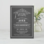 Chalkboard Graduation Cap Party Invitation Foto Kaart (Staand voorkant)