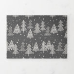 Chalkboard handgetekende kerstbomen zagen drieluik wenskaart<br><div class="desc">Dit jaar kun je je kerstcadeautjes coördineren voor familie, naaste vrienden of kennissen. Dit kerstpatroon, ontworpen door een kunstenaar, is perfect voor een kerstfeest thuis, maar kan ook worden gebruikt voor een school of feestdag. Het ontwerp omvat tekeningen van kerstbomen en vallende sneeuw in krijt tegen een achtergrond van een...</div>