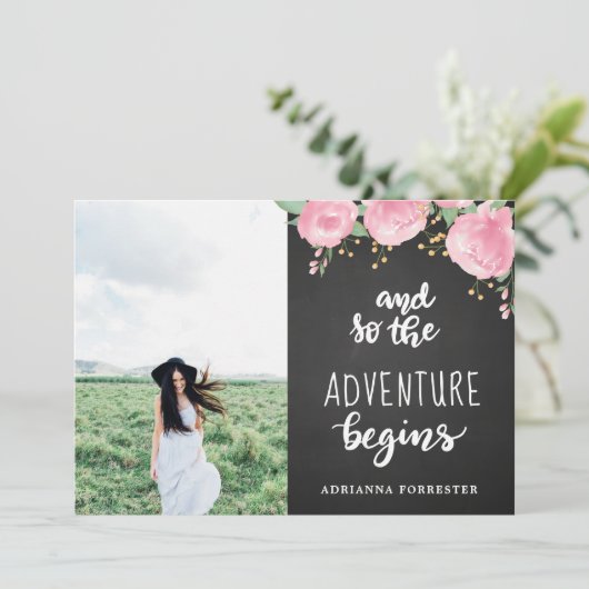 Chalkboard Het avontuur begint | Foto Afstuderen Kaart (Staand voorkant)