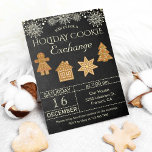 Chalkboard Holiday Cookie Exchange Party Invite Kaart<br><div class="desc">Nodig uw gasten uit met deze elegante uitnodiging van de koekjeswisselaar met moderne typografie en prachtige koekjes van ontbijtkoek tegen een achtergrond van het karton. Voeg eenvoudig uw gebeurtenisdetails op deze makkelijk te gebruiken sjabloon toe om het één-van-een-soort uitnodiging te maken. Draai de kaart om een leuk koekjespatroon achter op...</div>