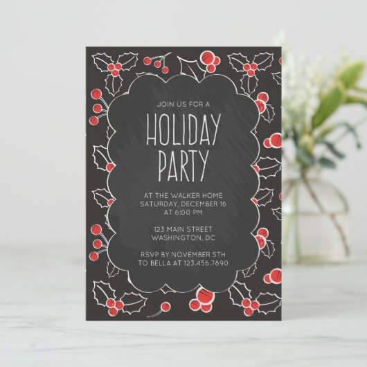 Chalkboard Holly Berries Holiday Party Uitnodiging (Staand voorkant)