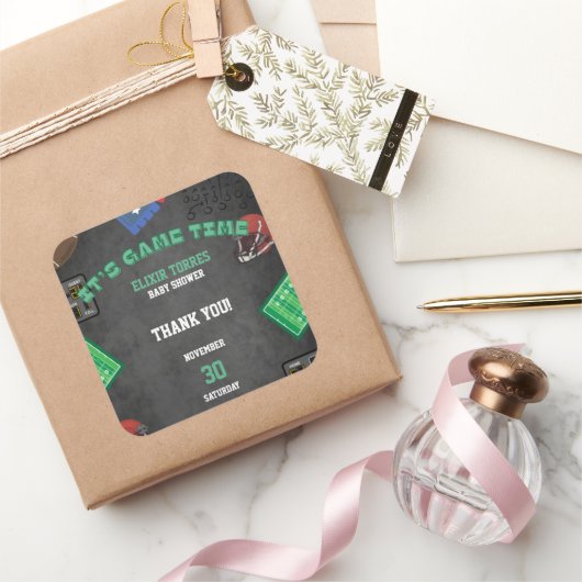 Chalkboard It's Game Time Football Baby shower Vierkante Sticker (Geschenken)