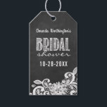 Chalkboard Kant Vrijgezellenfeest Favor Cadeau Lab Cadeaulabel<br><div class="desc">Chalkboard Lace Vrijgezellenfeest Favor Gift Labels - heeft een bedrukte krijtbordachtergrond met wit bedrukt bloemenkant aan de onderkant en elegante krijtgeschriften. Bekijk het volledige bijpassende ontwerp collectie op deze pagina.</div>
