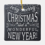 Chalkboard Kerst & Prachtige foto Monogram Keramisch Ornament<br><div class="desc">Dit ornament is voorzien van een krijtbord stijl typografie die zegt "zeer vrolijk kerstfeest en een geweldig nieuwjaar!" Op de achterkant kun je een afbeelding en achternaam samen met het jaar zetten.</div>
