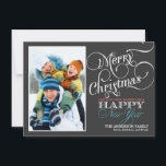 Chalkboard kerstfeestdag fotoplatte kaart<br><div class="desc">Leuke en feestelijke vrolijke kerstgroeten met foto lijst op krijtbord zwarte achtergrond en elegante retro typografie met wervelende script kalligrafie belettering. Voeg uw favoriete vakantiefoto's toe en pas de tekst aan. Hedendaagse manier om gelukkige wintervakanties te sturen naar al je vrienden en geliefden met een flair. Bijpassende porto, uitnodigingen voor...</div>
