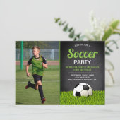 Chalkboard Kinder Voetbal Birthday Foto Kaart (Staand voorkant)