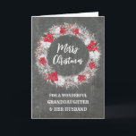 Chalkboard kleindochter & haar man kerst kaart<br><div class="desc">Vrolijk kerstfeest voor kleindochter en haar man kaart met rustieke land krijtbord patroon en besneeuwde krans met poinsettias.</div>
