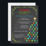 Chalkboard kleurrijke kerstboomfeestdag kaart<br><div class="desc">© Sociale Design. Vier het vakantieseizoen met je vrienden, familie of collega's door deze kleurrijke uitnodiging voor een kerstkerstboomfeest te sturen. Onze kerstboom met bolle stippen is bekroond met een gele ster en de hoekjes hebben elegante, designelementen. Verander eenvoudig onze sjabloon tekst met uw evenementeninformatie. De krijtbordachtergrond maakt de ontwerpelementen...</div>