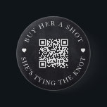 Chalkboard koopt haar een schotel dat ze de knoop  ronde button 5,7 cm<br><div class="desc">Moderne en elegante vormgeving, gedrukt op Chalkboard Bachelorette Koop haar een hot dat ze de knoop van de knoop van de knoop verbindt die met jouw tekst kan worden aangepast. Klik op de knop "Aanpassen" en gebruik onze ontwerptool om deze sjabloon te wijzigen. Bekijk de grafische kunstontwerpopslag voor andere producten...</div>