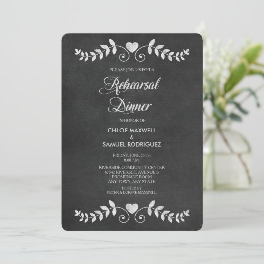 Chalkboard Laurel Leaf Rehearsal Dinner Invitation Kaart (Staand voorkant)