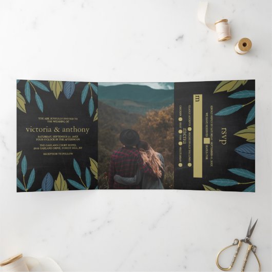Chalkboard Leaf Wedding Suite Drieluik Uitnodiging (Binnen)