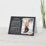 Chalkboard Lettering Holiday-fotokaart Feestdagen Kaart<br><div class="desc">Betaalbare op maat gedrukte kerstfotokaarten met eenvoudige sjablonen voor maatwerk. Dit leuke ontwerp is voorzien van schattige handgeschreven stijl typografie op een faux krijtbord achtergrond met goud gestreepte washi tape rond uw foto. De tekst luidt: "Ik hoop dat de feestdagen je veel redenen geven om te glimlachen". Personaliseer het met...</div>