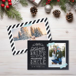 Chalkboard Lettering Holiday-fotokaart Feestdagenkaart<br><div class="desc">Betaalbare aangepaste fotokaarten voor vakanties met eenvoudige sjablonen voor aanpassing. Dit leuke ontwerp is te maken met een leuke, met de hand geschreven stijl typografie op een faux achtergrond op het bord met aqua striped washi tape rond je foto. In de tekst staat: "Hoop dat de feestdagen je om veel...</div>