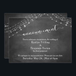 Chalkboard Lights uitgesteld huwelijksaankondiging Kaart<br><div class="desc">Over een getextureerde krijtbordachtergrond heb ik afbeeldingen geplaatst met lichte snaren gedrapeerd langs de bovenste hoeken. Grafieken met het woord "aankondiging" op de voorkant en "liefde" op de achterkant zijn gemaakt met behulp van een modern, uitgebreid scriptlettertype. Gebruik de sjabloon velden om uw persoonlijke gegevens toe te voegen en maak...</div>