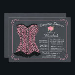 Chalkboard Lingerie Bridal Shower Invitation Kaart<br><div class="desc">Modern Lingerie Bridal Shower Invitation met een zwart-roze kaaszakdoek & kant corset op een chic chalkboardachtergrond met een  roze floraal accent en een wit lijst.  Draai ons lingerie-vrijgezellenfeest om naar het uitzicht te gaan voor een extra speciale aanraking.  Ideaal voor een herfst,  winter,  lente of herfst lingerie douche.</div>
