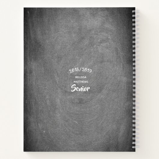 Chalkboard look Senior Class Year of Jouw tekst Notitieboek (Achterkant)