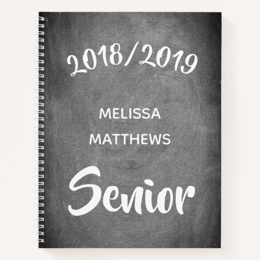 Chalkboard look Senior Class Year of Jouw tekst Notitieboek (Voorkant)