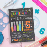 Chalkboard Mad Science Party Birthday Kaart<br><div class="desc">Chalkboard Mad Science Party Birthday - Zet je labjas aan en maak je klaar voor super plezier! Een gekke wetenschapspartij voor je kleine nieuwsgierige dag. Deze zeer creatieve uitnodiging is ideaal voor zowel meisjes als jongens. Geen tests of experimenten nodig, deze uitnodiging van de gekke science party is een winnaar....</div>