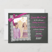 Chalkboard Magenta Bow Photo Wedding Save the Date Magnetische Uitnodiging (Voorkant)