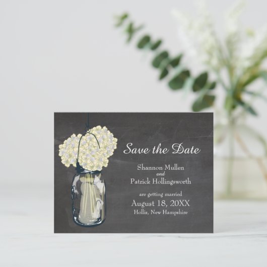Chalkboard Mason Jar en Hydrangeas Bewaar de datum Aankondigingskaart (Staand voorkant)