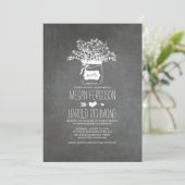 Chalkboard Mason Jar Rustieke bruiloft uitnodiging (Staand voorkant)