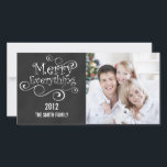 CHALKBOARD MERRY ALLES FEESTDAGENKAART<br><div class="desc">VERZENDT DIT CHALKBOARD,  HOLIDAIR GROETTEREND IEDERE CHRISTMAS FOTOKAART MET EEN WHIMSISCHE VONT MET ZWISSELS. PERSONALISEERD MET UW NAMEN,  FOTO EN JAAR OF ANDERE TEKST ZOALS EEN GEZINSMONOGRAM INITIAAL,  OF UW HOLIDAY GREETING BERICHT.</div>