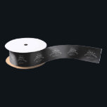 CHALKBOARD MERRY CHRISTMAS HOLIDAY RIBBON SATIJNEN LINT<br><div class="desc">Vrolijk kerstfeest en gelukkig nieuwjaar. Elke Clarke© Chalkboard achtergrond. Typografietekstontwerp. Andere kleuren en stijlen zijn verkrijgbaar in onze winkel op www.zazzle.com/epclarke</div>