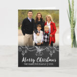 Chalkboard met kerstbekroonde fotokaart feestdagen kaart<br><div class="desc">Achtergrond van het bord met handgetekende krijtversieringen en vakantiekleertjes,  "Merry Kerstmis"-schrift in witte gevouwen fotokaart. Tekst personaliseren of verwijderen.</div>